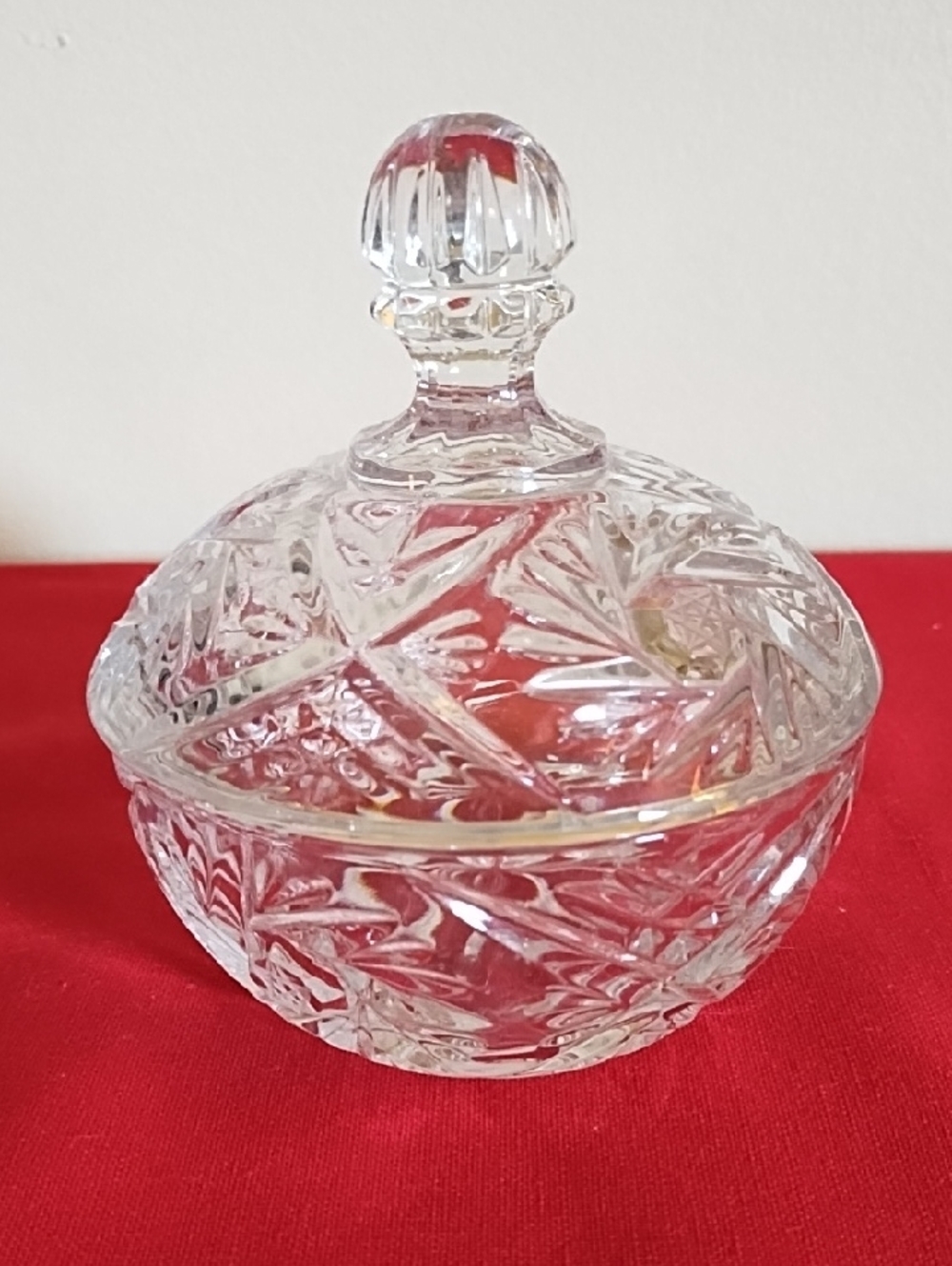 LIDDED KRISTAL ZAJECAR, YUGOSLAVIA, VINTAGE CLEAR GLASS CANDY DISH.